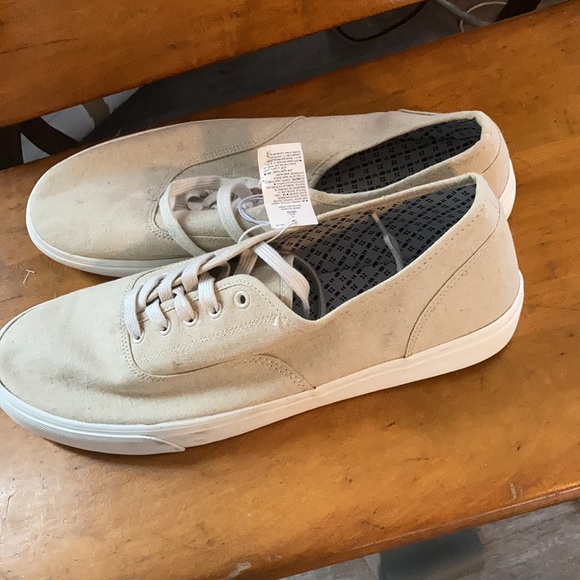 Old navy shoes size 12 - Picture 2 of 2